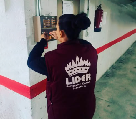 Equipo de ingeniería y proyectos LÍDER