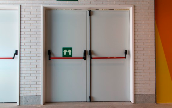 Puerta cortafuego batiente